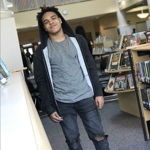 Meet your Posher, Tiras